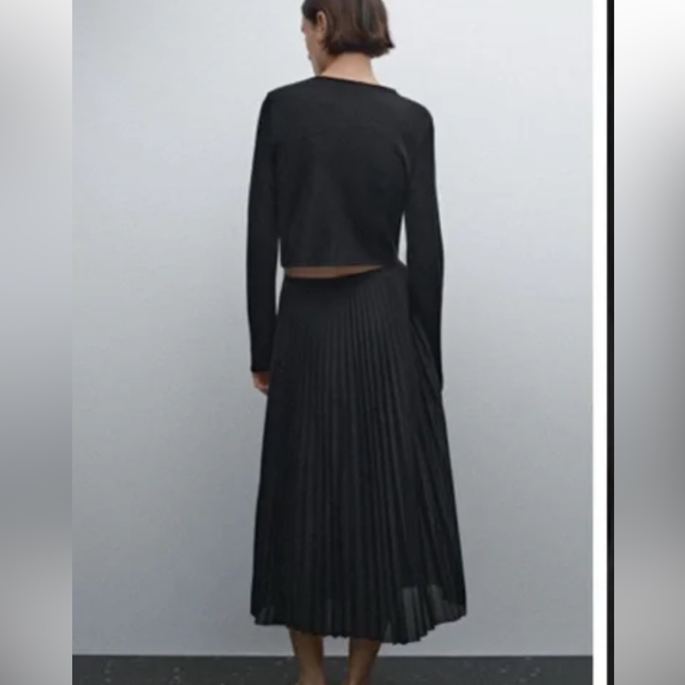 Massimo Dutti Black Viscose Blend Pleaded Midi Skirt. Size S